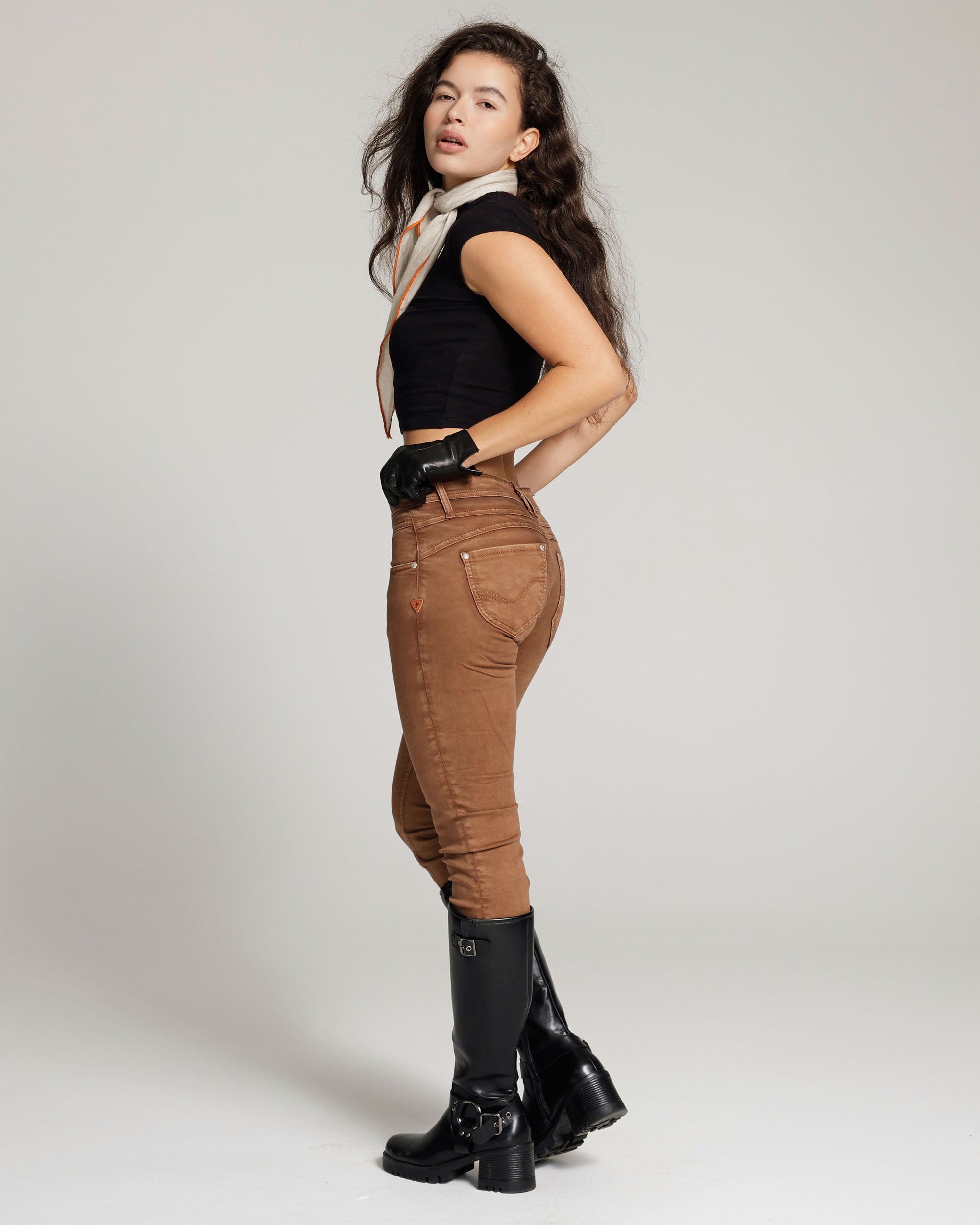 Vintage Cognac Skinny Jeans | The Manuela Secondary image