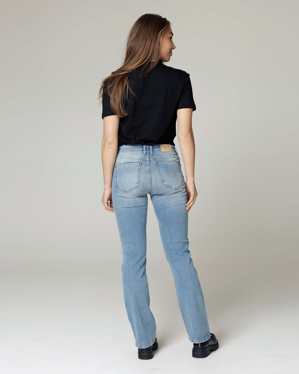Super Vintage Looking Straight Jeans | The Messina