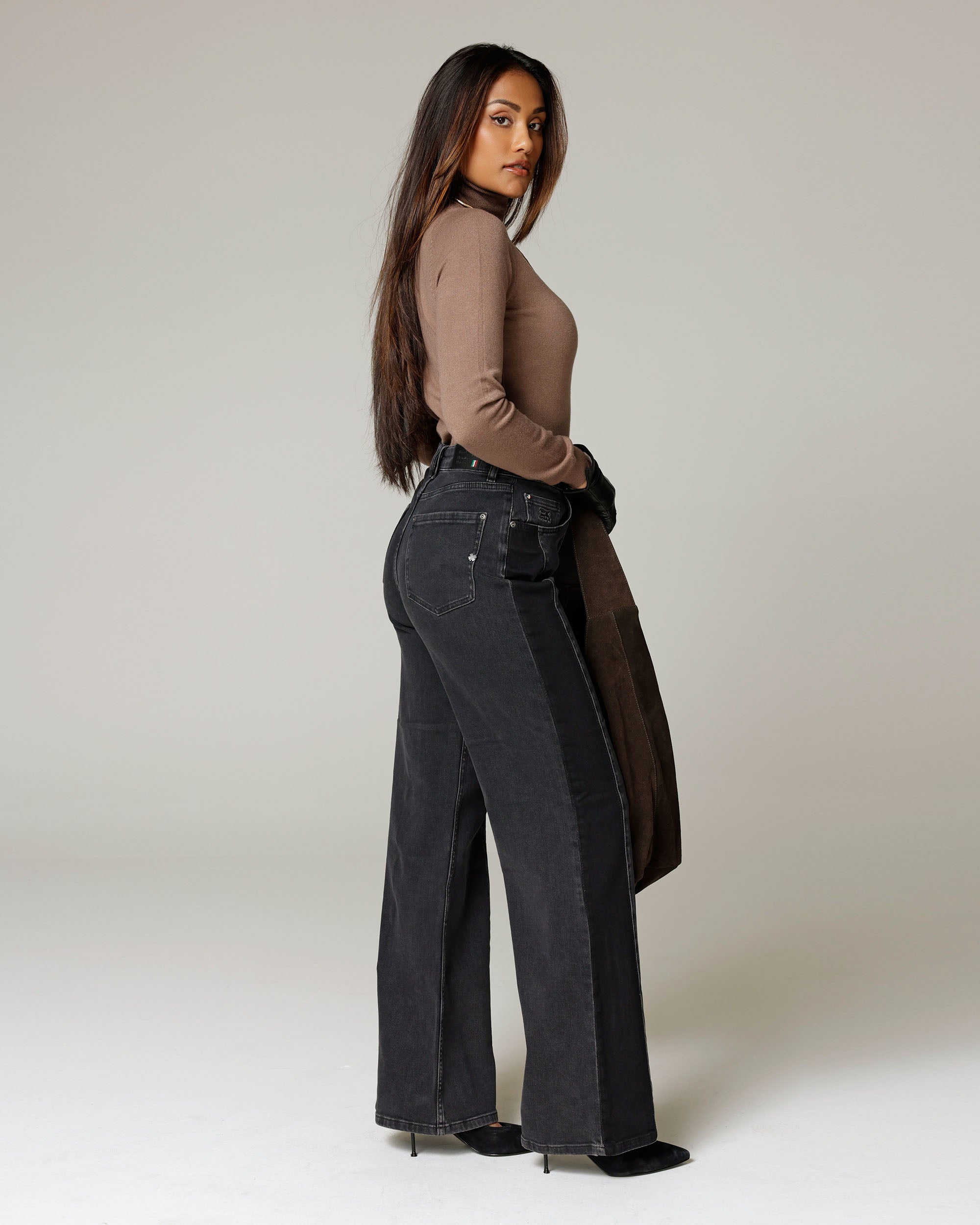 Black Jeans | The Etna Secondary image