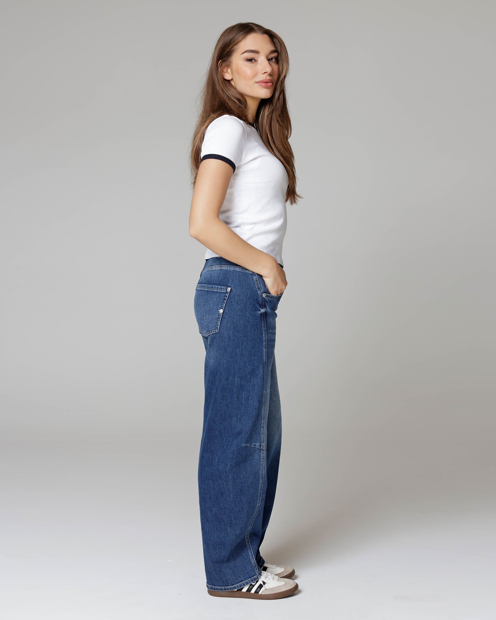 Mid-Blue Barrel-Leg Jeans | The Kristin Secondary image