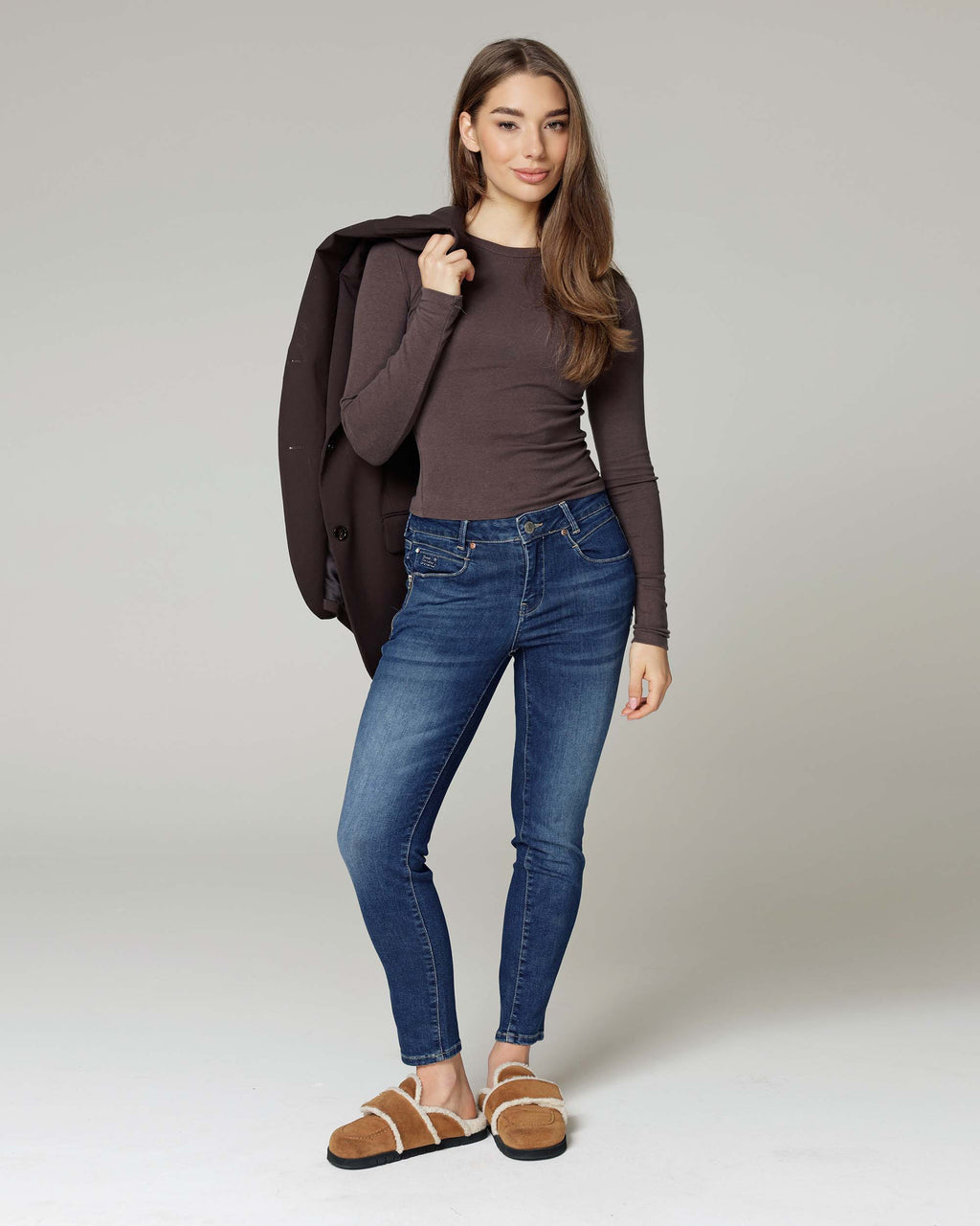 Dark Vintage Skinny Jeans | The Noemi