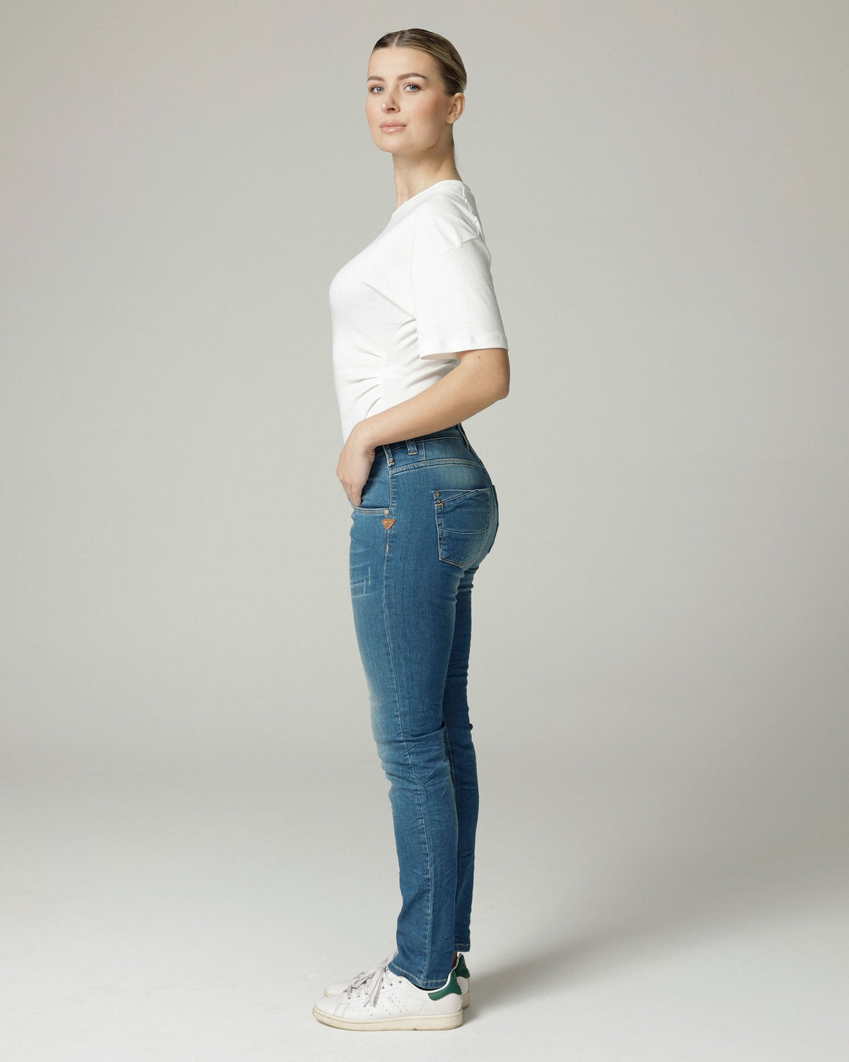 Light Mid Blue Vintage Slim Jeans | The Nelly