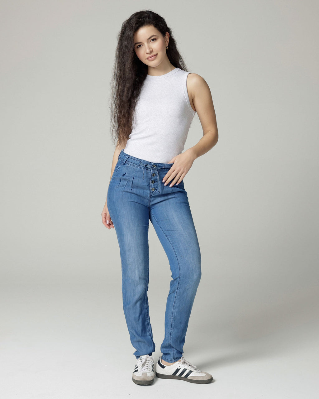 Indigo Relaxed Jeans | The Mia