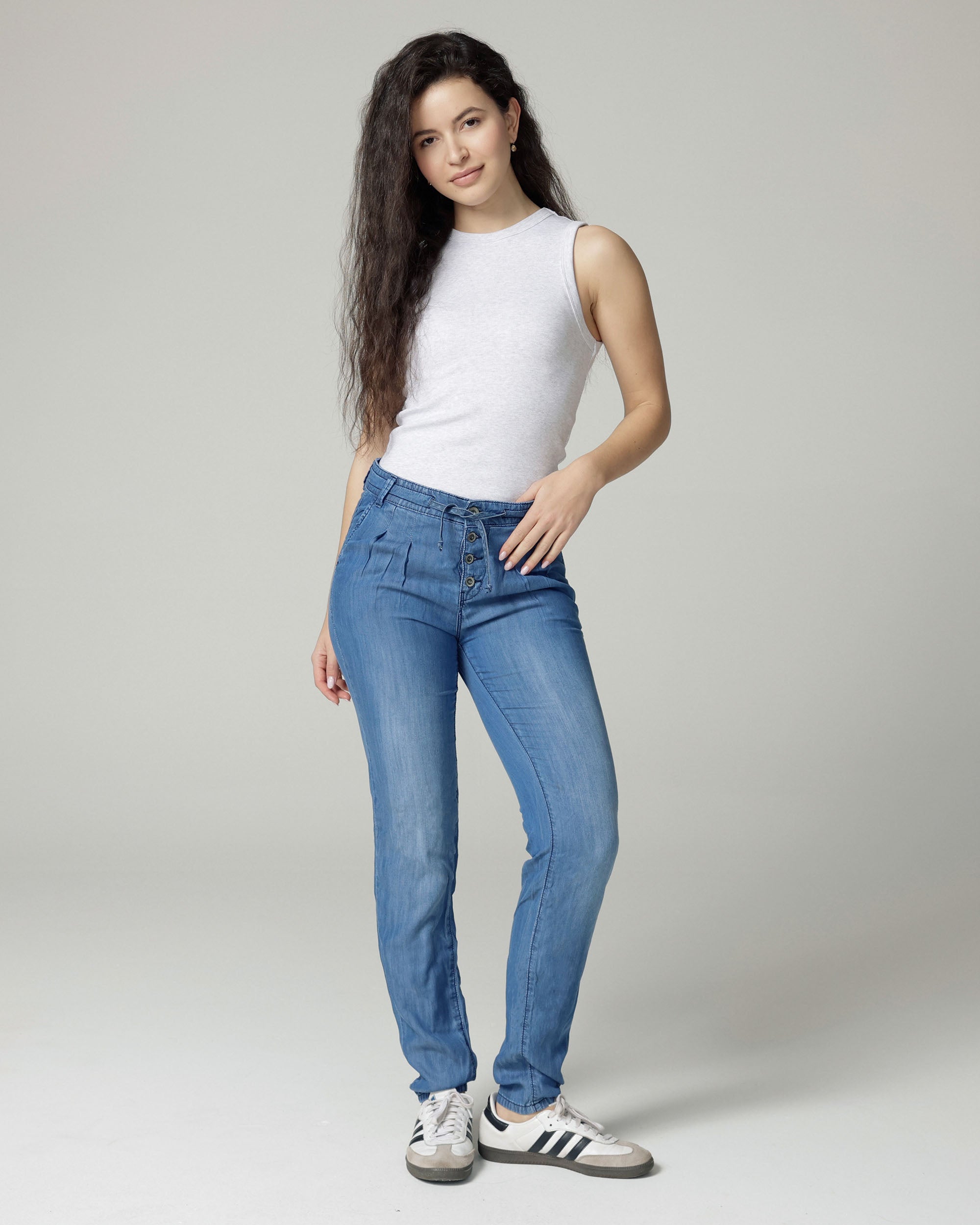 Indigo Relaxed Jeans | The Mia