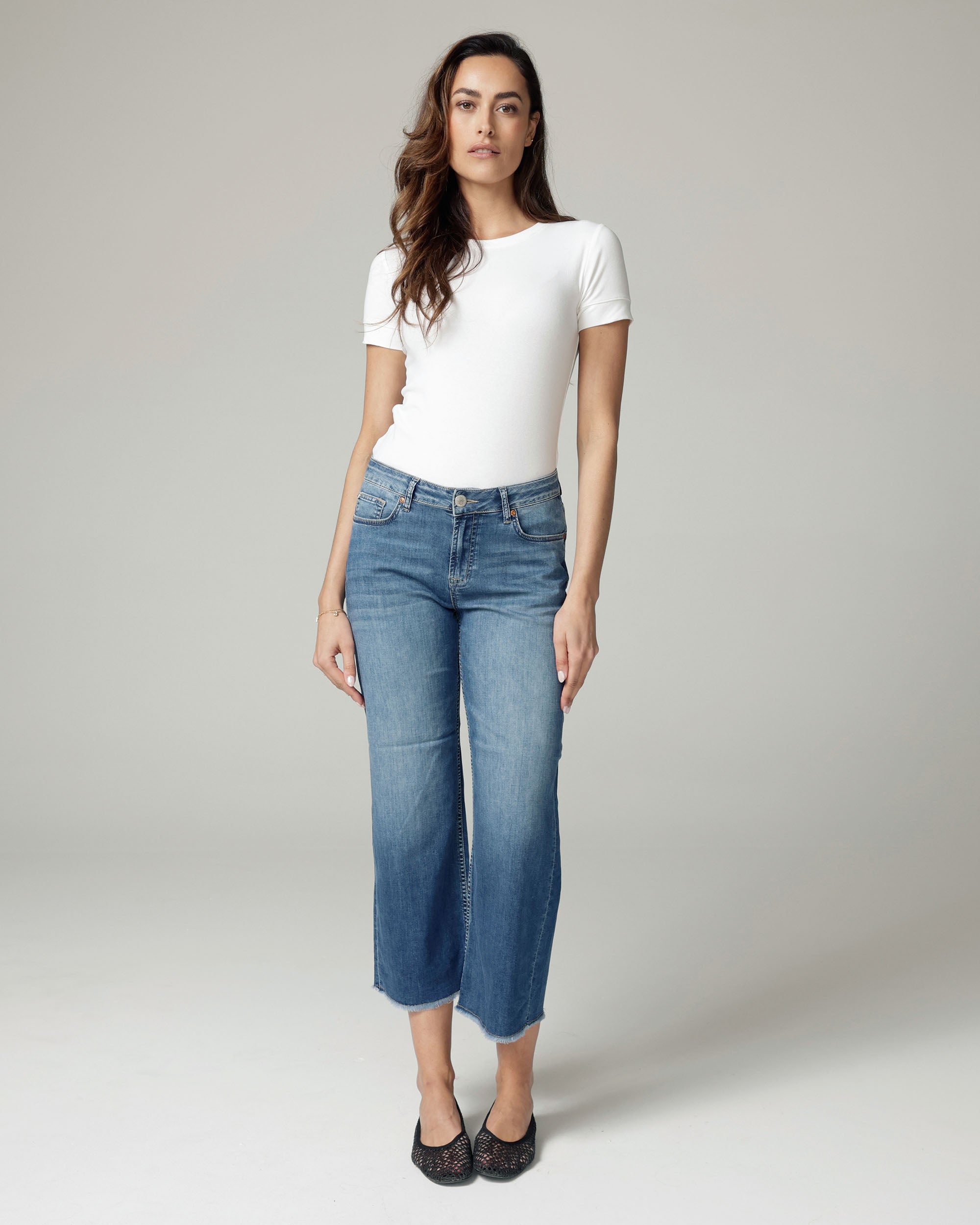 Mid-Blue Staight-Leg Cropped Mid-Rise Jeans | The Nancy